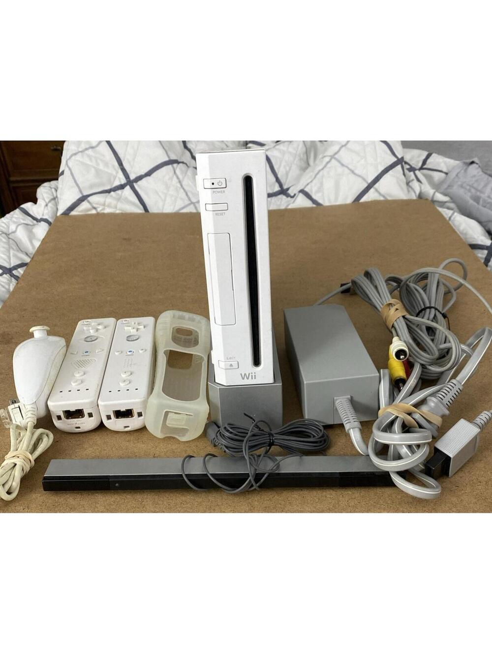 Nintendo Wii Game System Console with 2-REMOTES Bundle ALSO PLAYS GAMECUBE Games